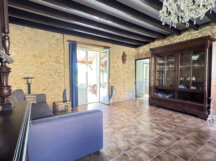 Image No.8-6 Bed House for sale