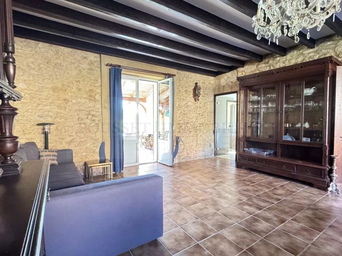 Image No.8-6 Bed House for sale
