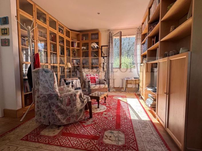 Image No.15-3 Bed House for sale