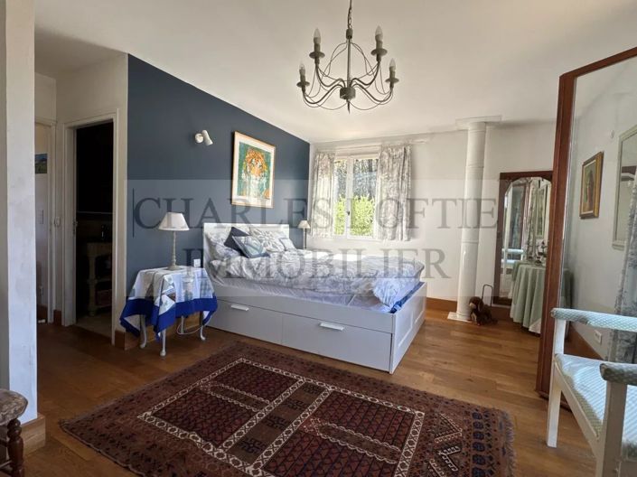 Image No.17-3 Bed House for sale