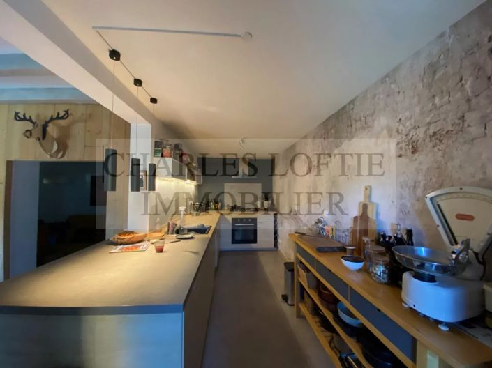 Image No.8-5 Bed House for sale