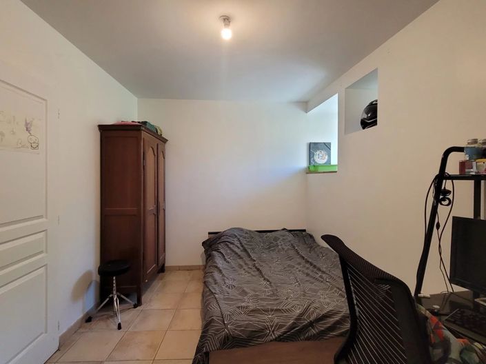 Image No.9-2 Bed House for sale