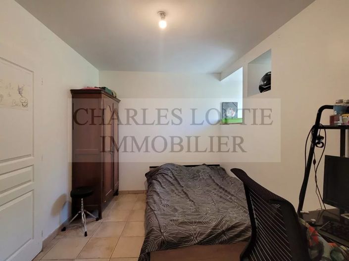 Image No.9-2 Bed House for sale