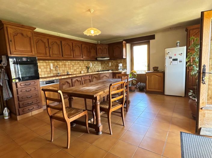 Image No.7-7 Bed House for sale