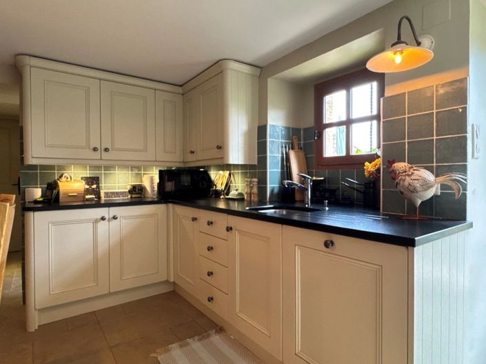 Image No.10-3 Bed House for sale