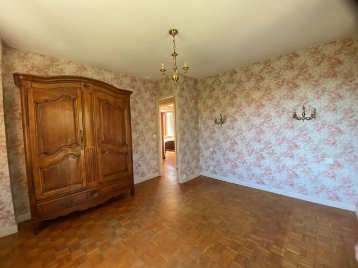 Image No.10-8 Bed House for sale