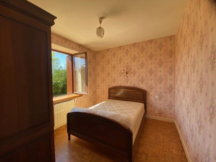 Image No.12-8 Bed House for sale