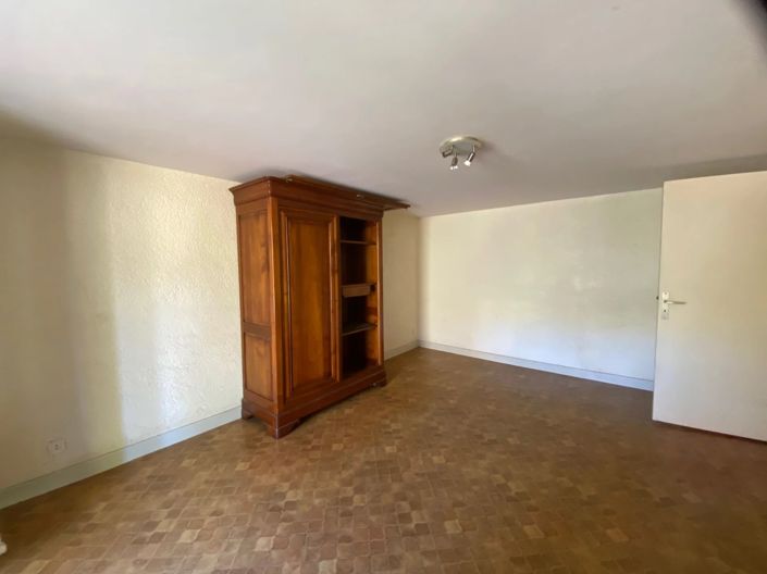 Image No.7-8 Bed House for sale