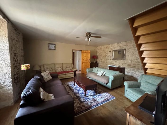 Image No.9-5 Bed House for sale