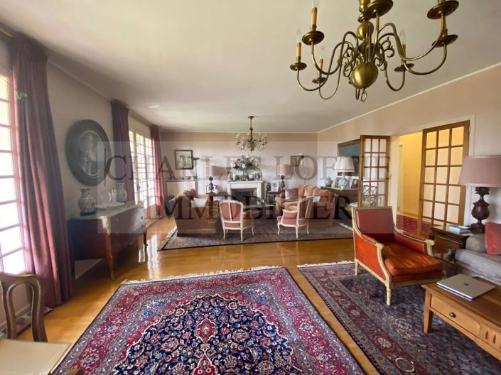 Image No.4-5 Bed House for sale