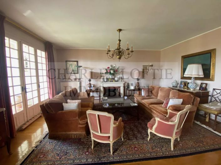 Image No.5-5 Bed House for sale