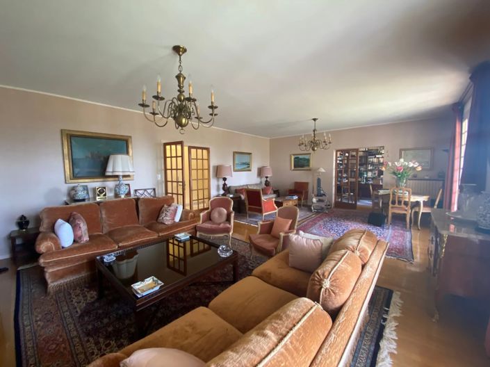 Image No.6-5 Bed House for sale