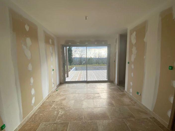 Image No.10-4 Bed House for sale