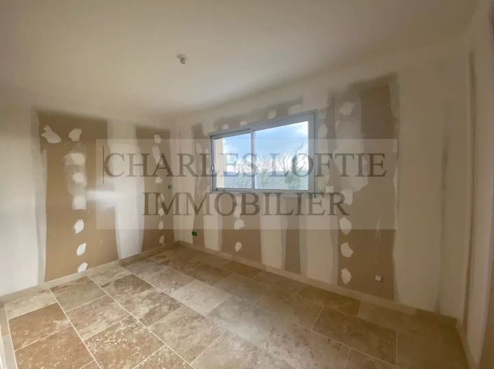 Image No.16-4 Bed House for sale