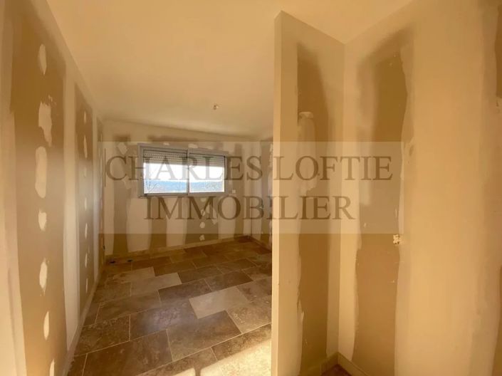 Image No.17-4 Bed House for sale