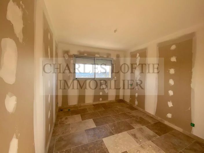 Image No.18-4 Bed House for sale