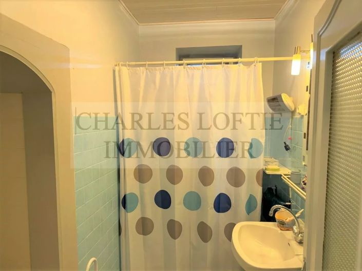 Image No.18-5 Bed House for sale