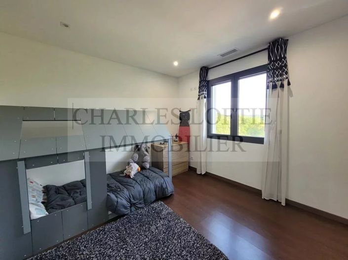 Image No.11-4 Bed House for sale
