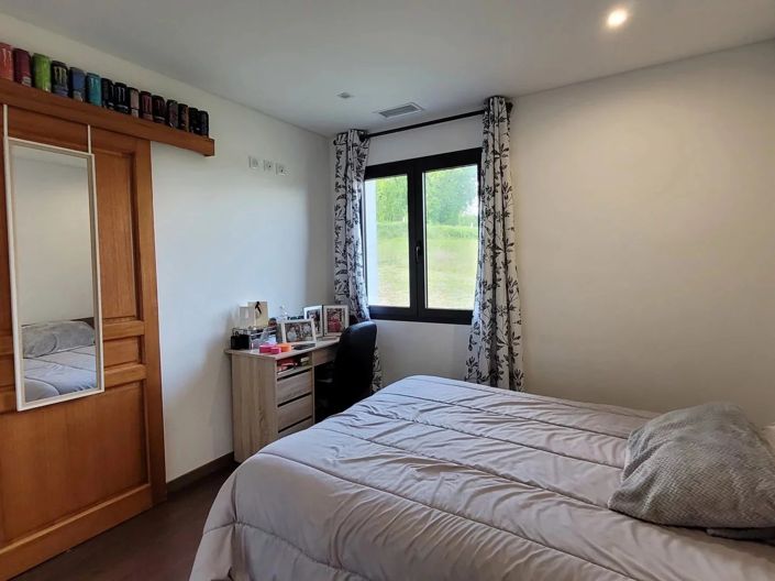 Image No.12-4 Bed House for sale