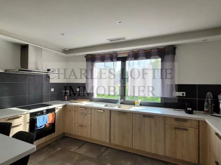 Image No.6-4 Bed House for sale