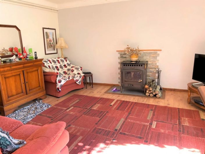Image No.19-5 Bed House for sale