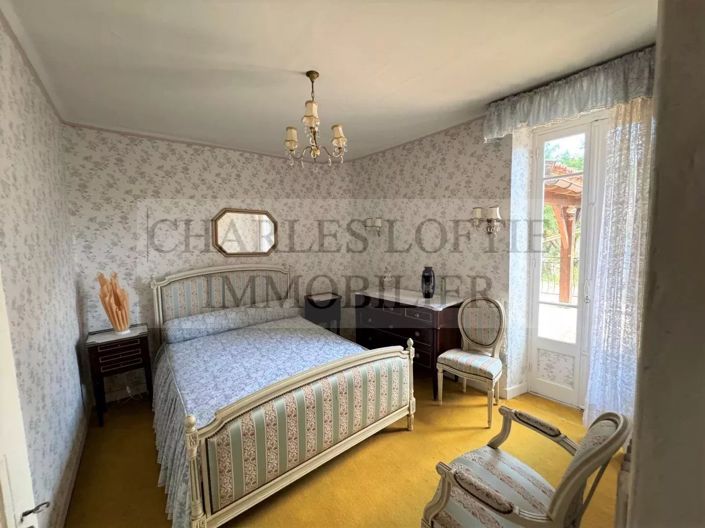 Image No.19-6 Bed House for sale