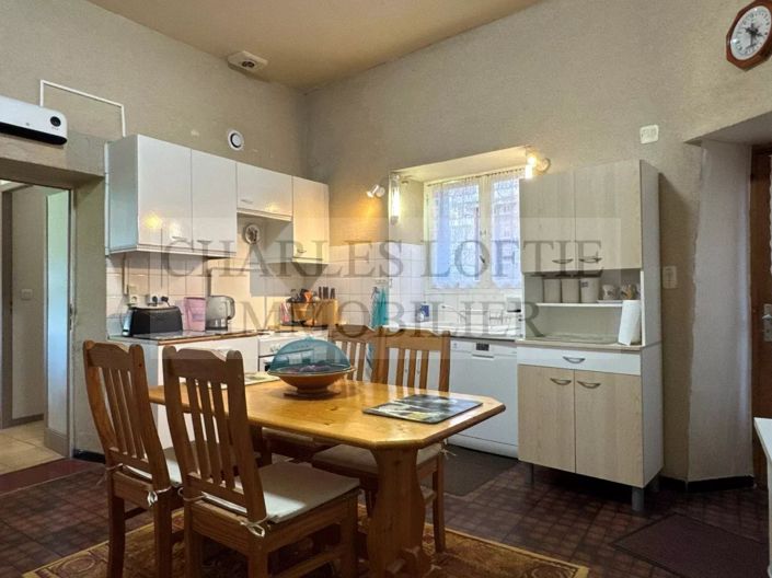Image No.10-3 Bed House for sale