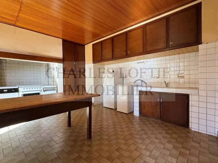Image No.10-3 Bed House for sale