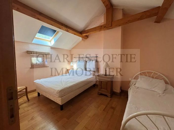 Image No.24-6 Bed House for sale