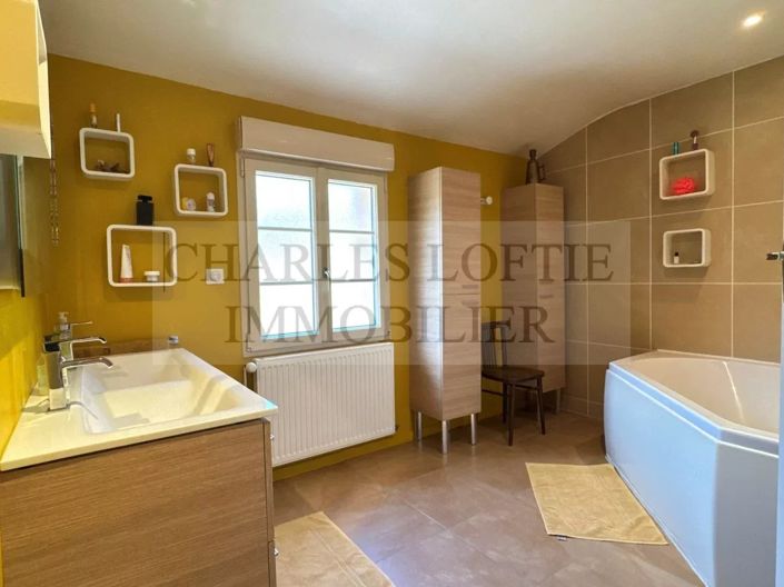 Image No.16-3 Bed House for sale
