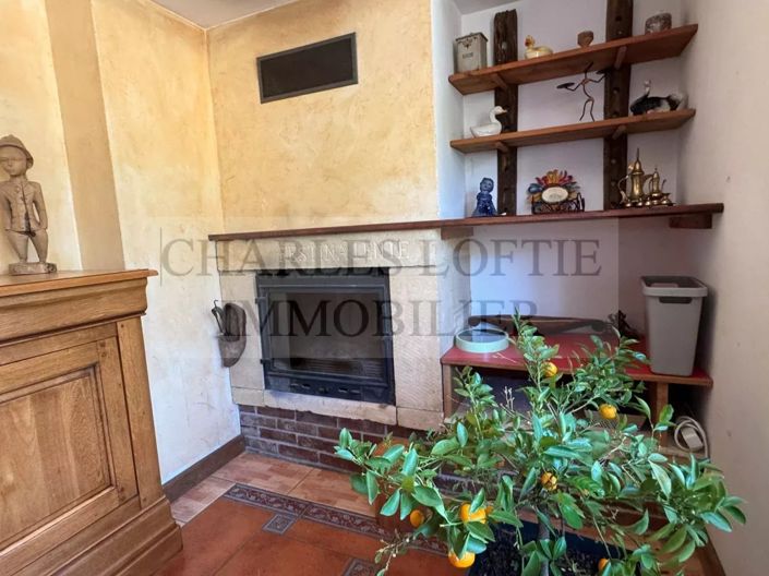 Image No.26-8 Bed House for sale