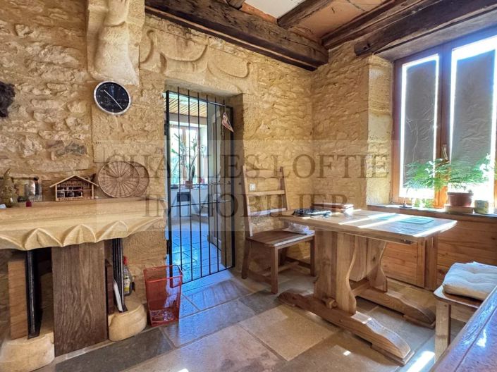 Image No.8-8 Bed House for sale