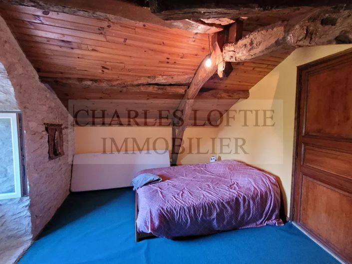 Image No.10-3 Bed House for sale