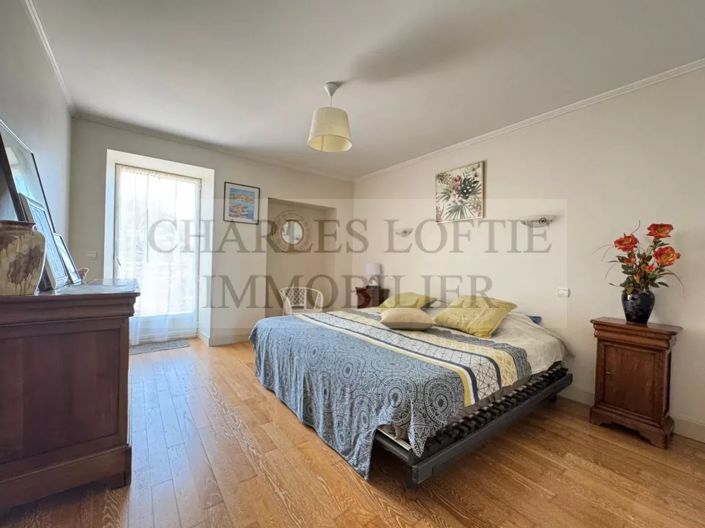 Image No.18-9 Bed House for sale
