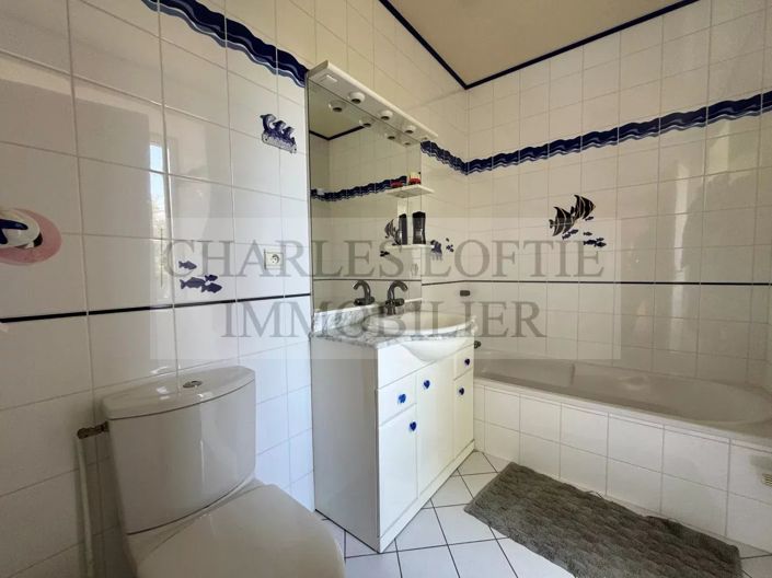Image No.22-9 Bed House for sale