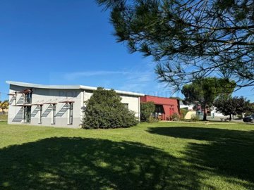1 - Condezaygues, Commercial