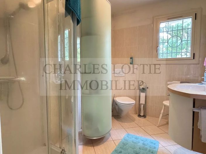 Image No.8-3 Bed House for sale