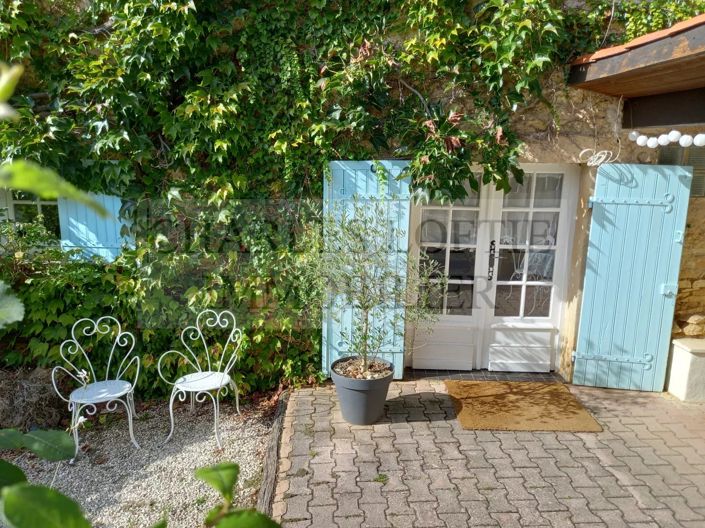 Image No.8-10 Bed House for sale