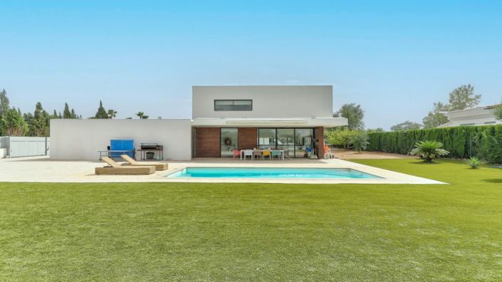 Image No.1-4 Bed Villa for sale