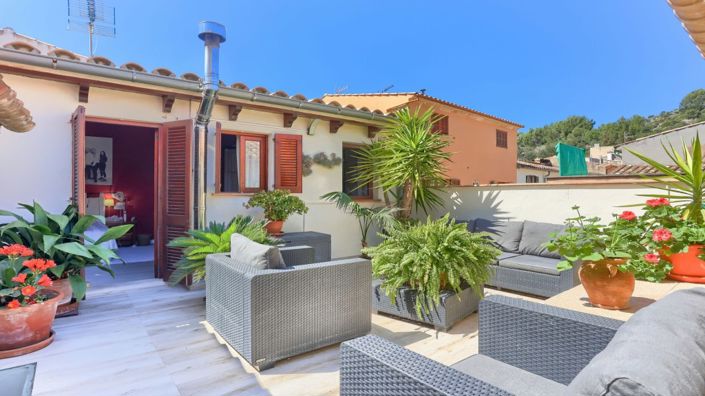 Image No.1-5 Bed Townhouse for sale