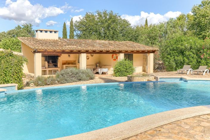 Image No.1-6 Bed Property for sale
