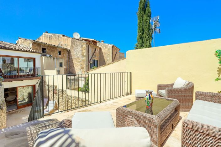 Image No.1-4 Bed Townhouse for sale