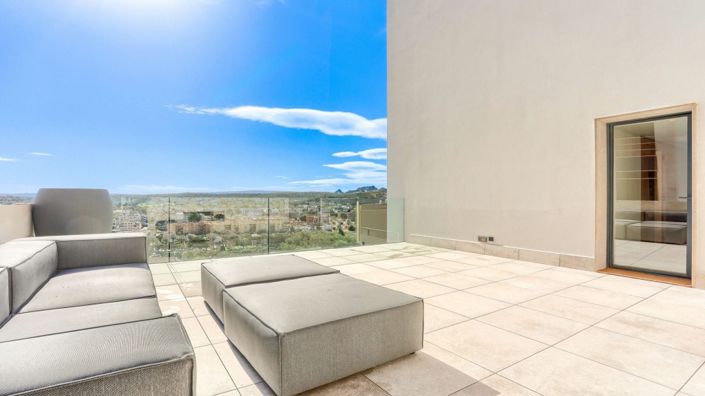 Image No.1-4 Bed Apartment for sale
