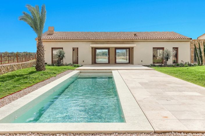 Image No.1-4 Bed Property for sale