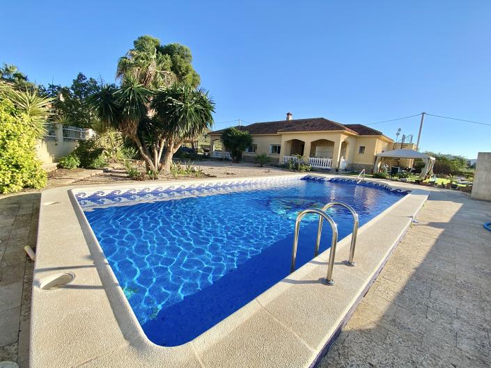 Image No.1-6 Bed Country House for sale