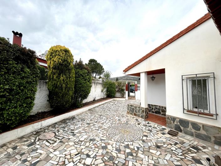 Image No.37-3 Bed Villa / Detached for sale