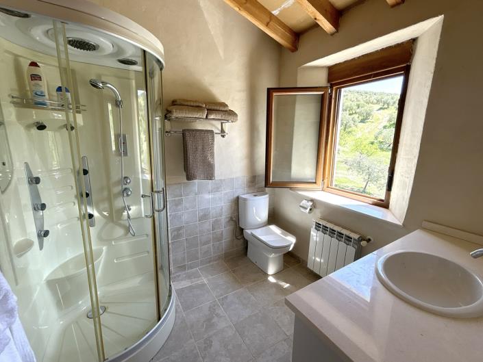 Image No.33-5 Bed Farmhouse for sale