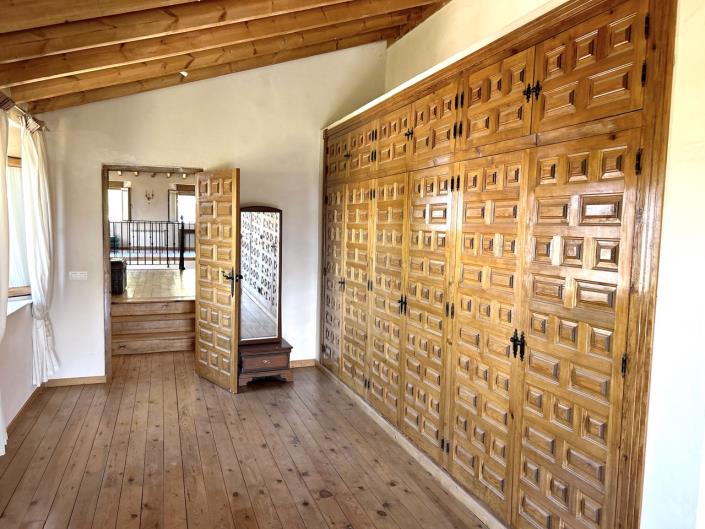 Image No.35-5 Bed Farmhouse for sale