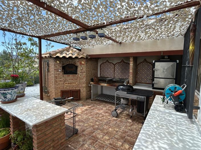 Image No.35-15 Bed Commercial for sale