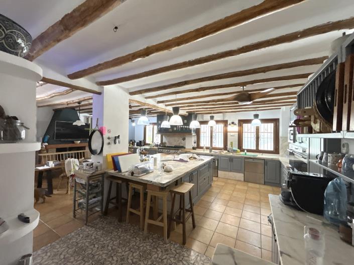 Image No.37-15 Bed Commercial for sale